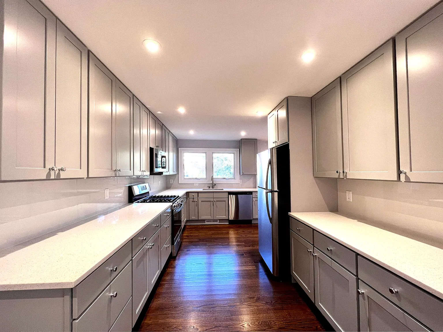 2 bed, $3,300 — Photo 2