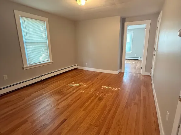 50-52 Bissell St, Manchester, CT 06040
