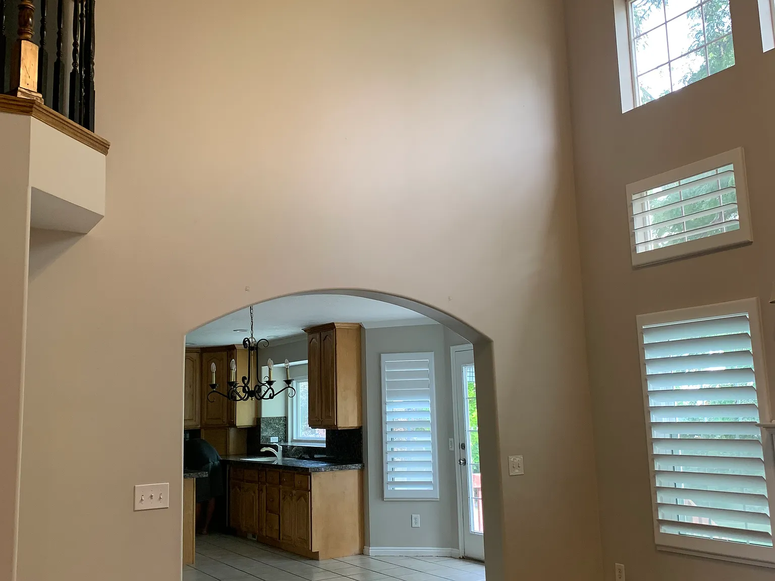 5 bed, 2.5 bath, 4716 sqft, $3,500 — Photo 4