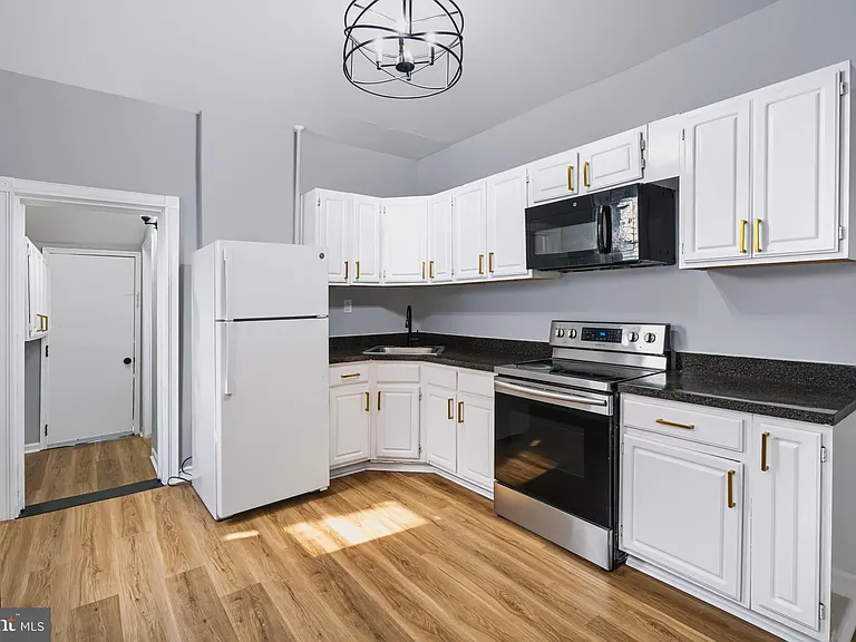 309 Academy St — Photo 12