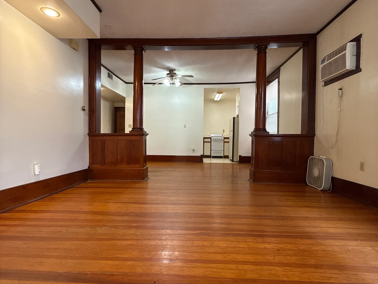 Studio, 740 sqft, $695 — Photo 3