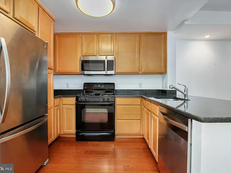 355 I St SW #511 — Photo 14