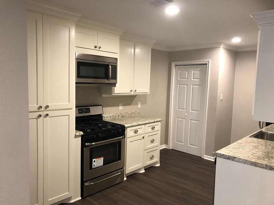 All new appliances! Custom cabinetry / Laundry