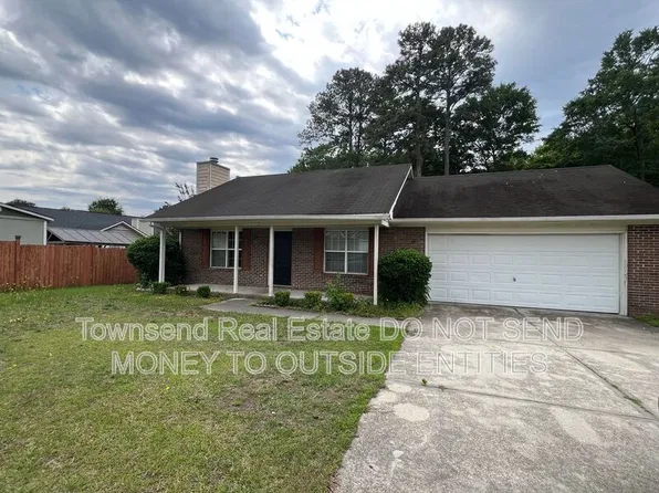 7113 Longmoor Dr, Fayetteville, NC 28314