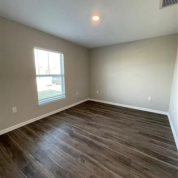 1617 NW 6th Ave — Photo 9