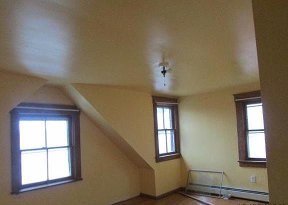 4th image of 72 Dupont Ave
