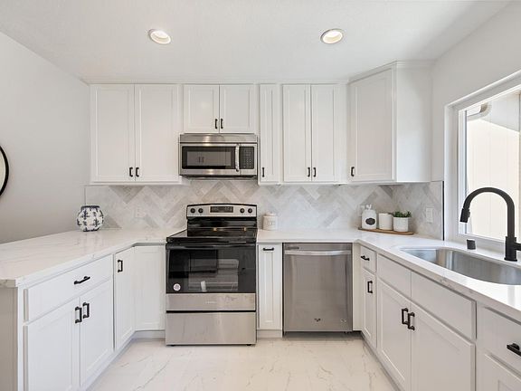 3rd image of 22734 Majestic Oak Way