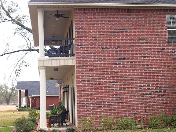 4th image of 111 Kiowa St