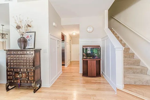1029 Enfield Dr — Photo 5