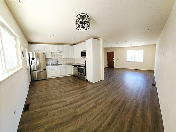 4th image of 1223 Royale Dr