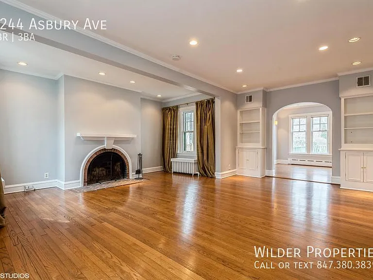 2244 Asbury Ave — Photo 2
