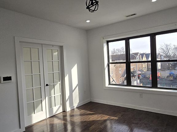 5th image of 487 Ocean Ave APT 3