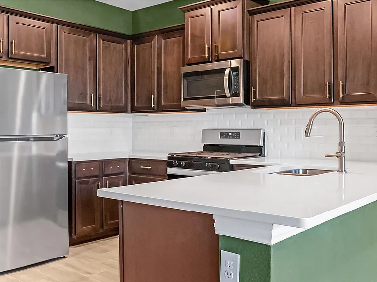 3730 Malibu Dr — Photo 4