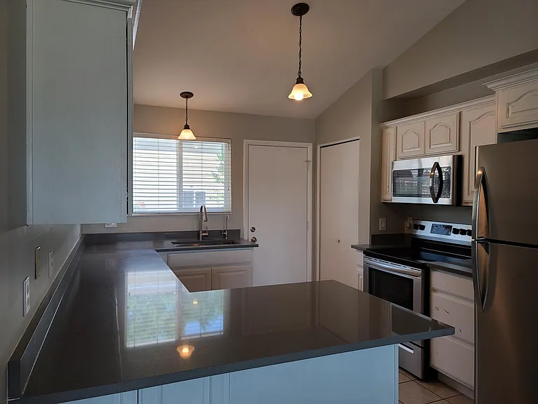 940 W Red Oaks Dr — Photo 17