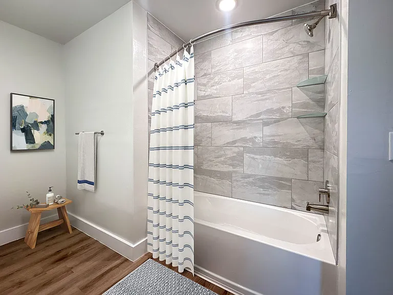 Bimini Square Apartments — Photo 48