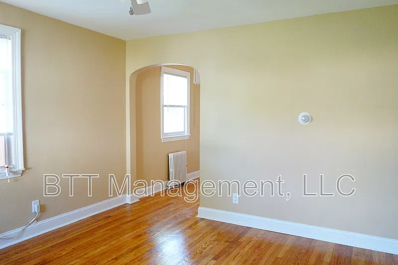 8105 Greenwood Ave — Photo 3
