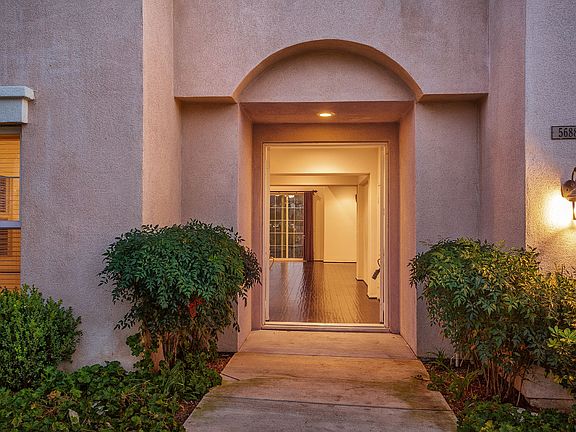 3rd image of 5688 Como Cir