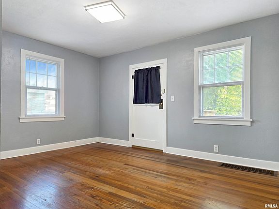 2nd image of 3016 Linden Ave