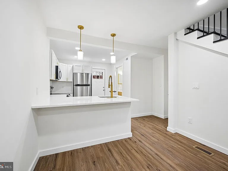 1702 N Stillman St — Photo 3