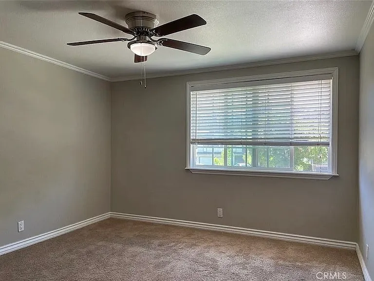 1049 Evergreen Ct — Photo 17