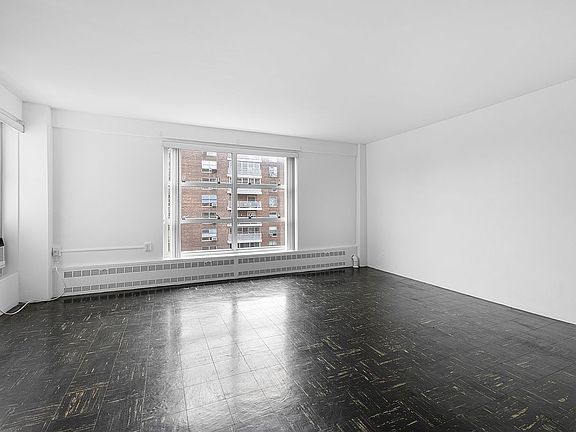 4th image of 80 La Salle St APT 17D