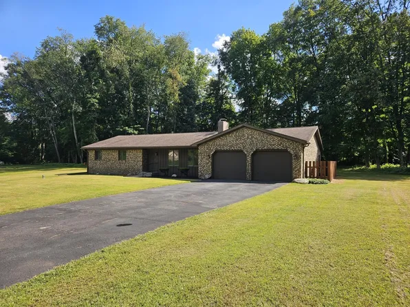 3866 W Pawnee Dr, La Porte, IN 46350