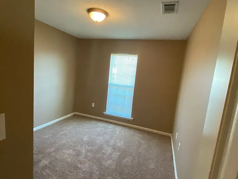 4898 Grant Dr — Photo 20