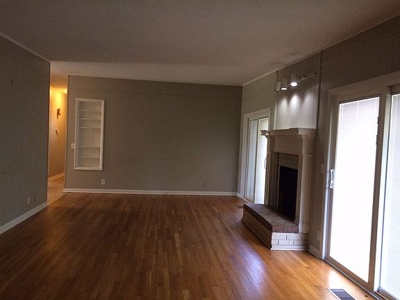 4th image of 413 Curtis Dr SE