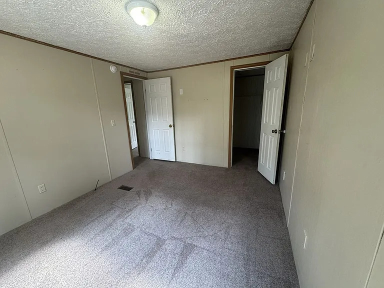 1451 Columbus Rd — Photo 11
