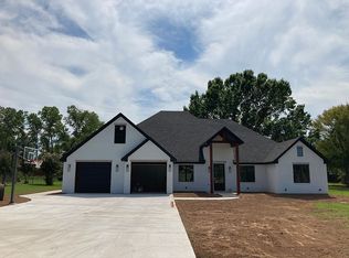 710 Janis St, Granbury, TX 76049