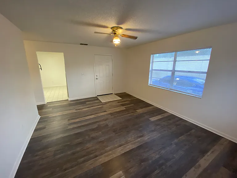 1001 Crawford St — Photo 3
