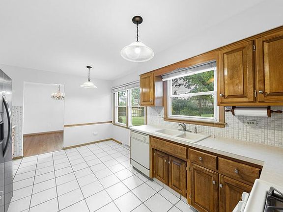4th image of 2115 E Euclid Ave