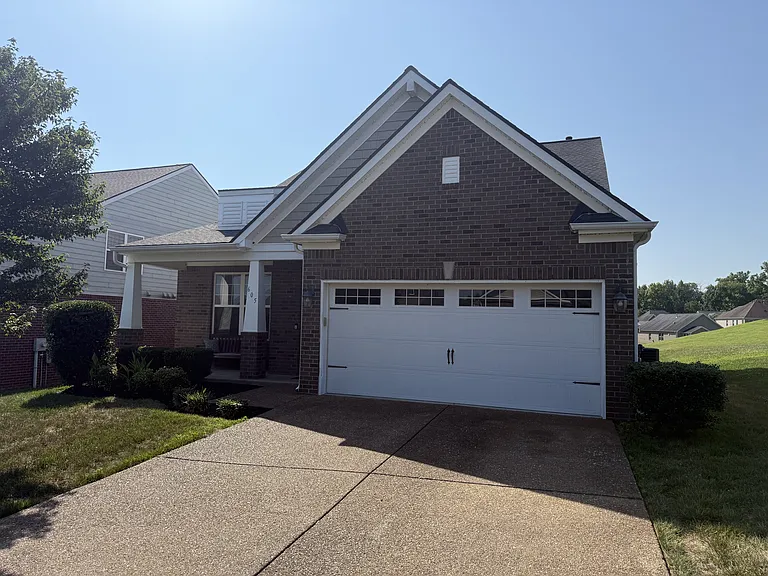 605 Foster Ln — Photo 2