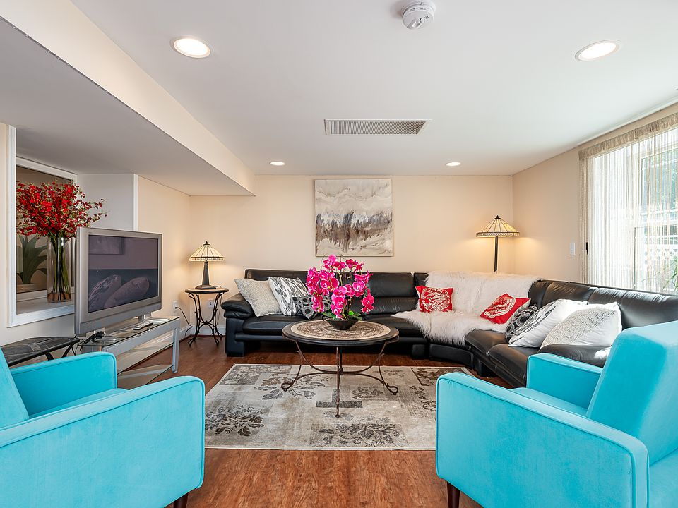 Living room.