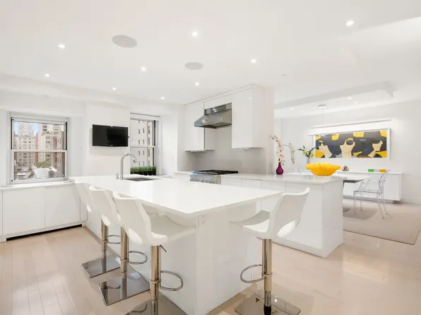 150 East 69th Street image 3 of 12