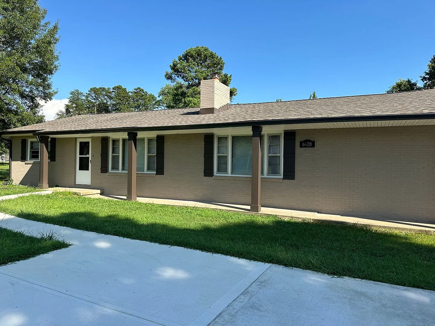 Newly renovated 3 bedroom, 2 bath home in Lenoir City with yard service included! — Photo 2