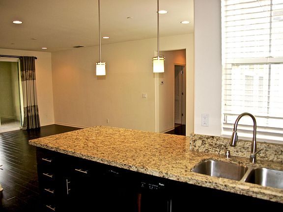 5th image of 687 Elderberry Dr
