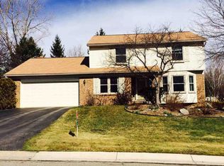 879 Augusta Dr, Rochester Hills, MI 48309