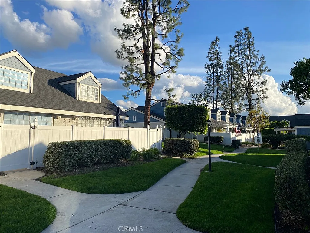 1 bed, 827 sqft, $2,300 — Photo 4