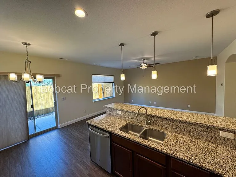 1226 Saltern Dr — Photo 8
