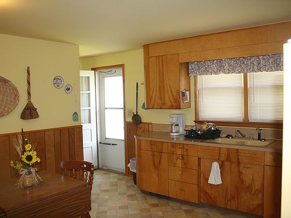 Sunny Eat-In Kitchen