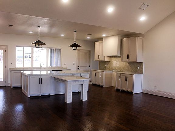 5th image of 11 Lewis Ln