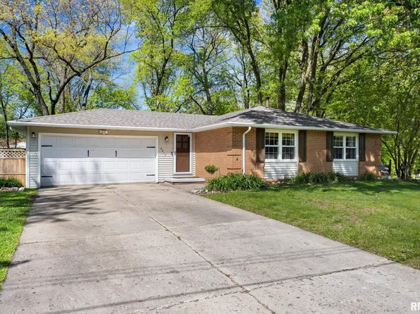 4913 W Woodfern Rd, Peoria, IL 61607