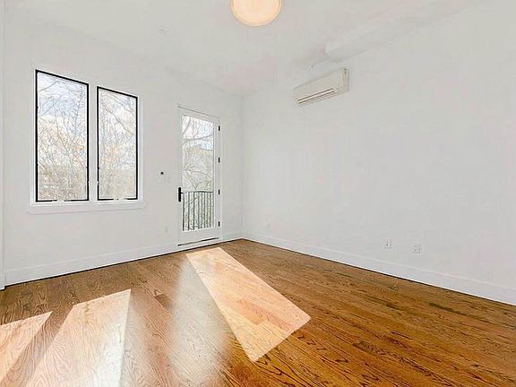3rd image of 124 Erasmus St APT 4A