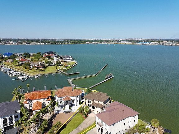 2nd image of 2242 Marina Way