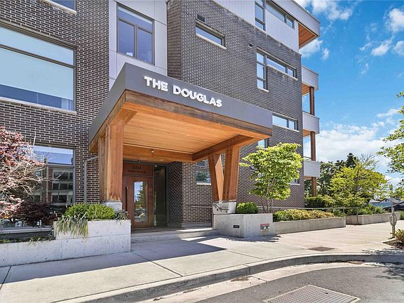 3rd image of 501 Park Pl #601