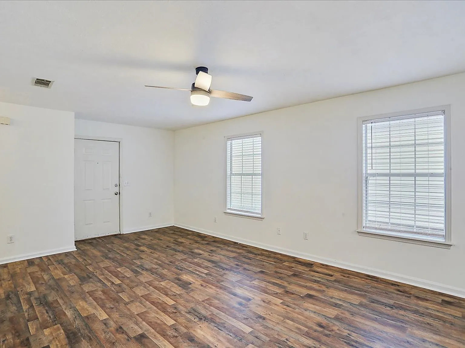 2-Bedroom, 2-Bath Townhome in Brandon — Photo 3