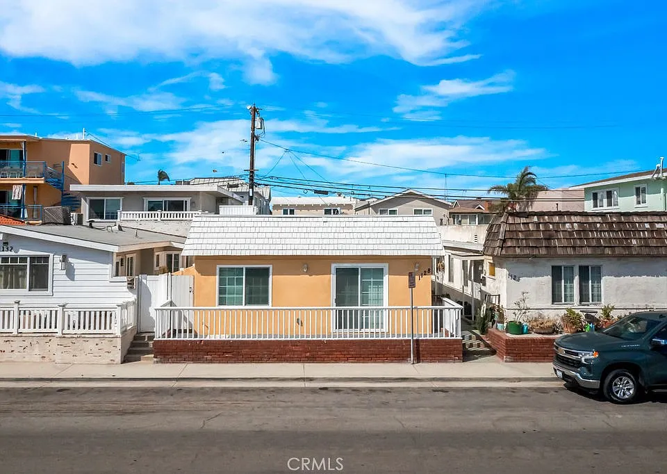 1128 W Balboa Blvd