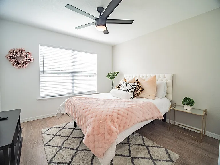 315 SE Lindale Gln — Photo 11