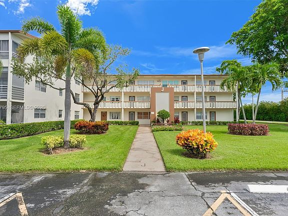 3rd image of 392 Mansfield Dr #392-J